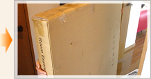 Step1：家具350から商品が届きました！／玄関口から搬入するお部屋へ、ゆっくりと運びました。